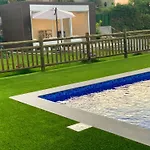 Charming House In With Shared Pool *