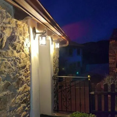 度假居 Charming House In With Shared Pool