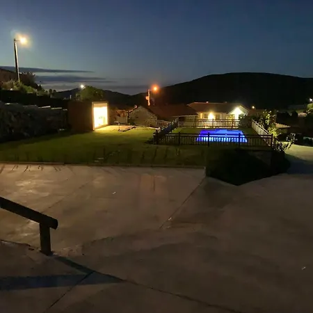 Charming House In With Shared Pool 度假居