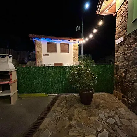 Charming House In With Shared Pool 度假居 *