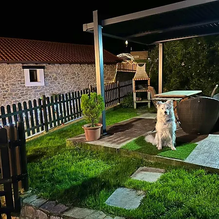 Charming House In With Shared Pool 度假居