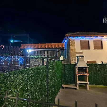 Charming House In With Shared Pool 度假居