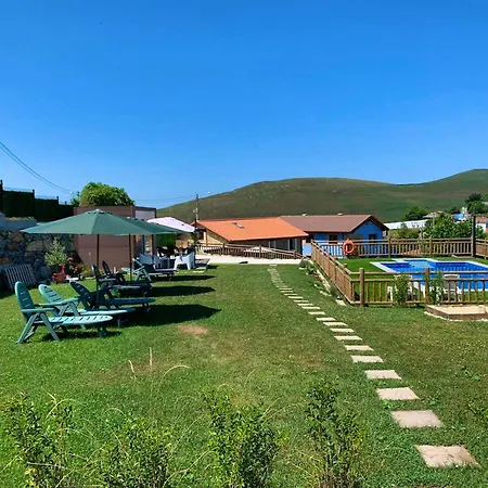 Charming House In With Shared Pool 度假居