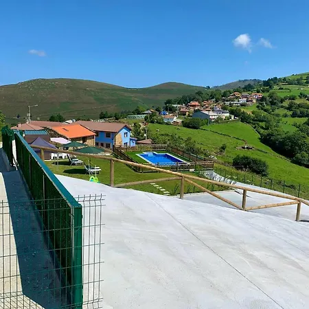 Charming House In With Shared Pool 度假居