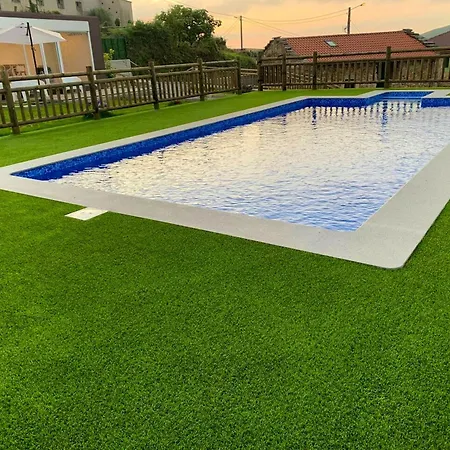 度假居 Charming House In With Shared Pool