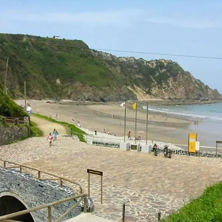 度假居 Charming House In With Shared Pool